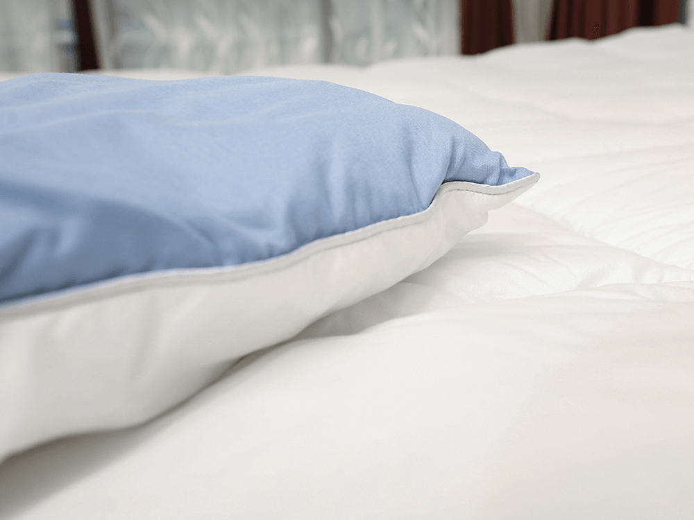 Dvojfarebná polyesterová prikrývka